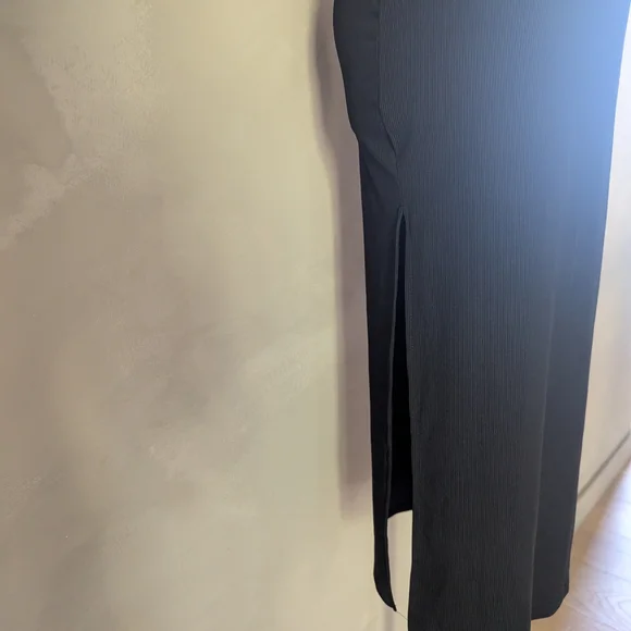 Black sleeveless midi ribbed bodycon dress with side slits - Picture 5 of 6